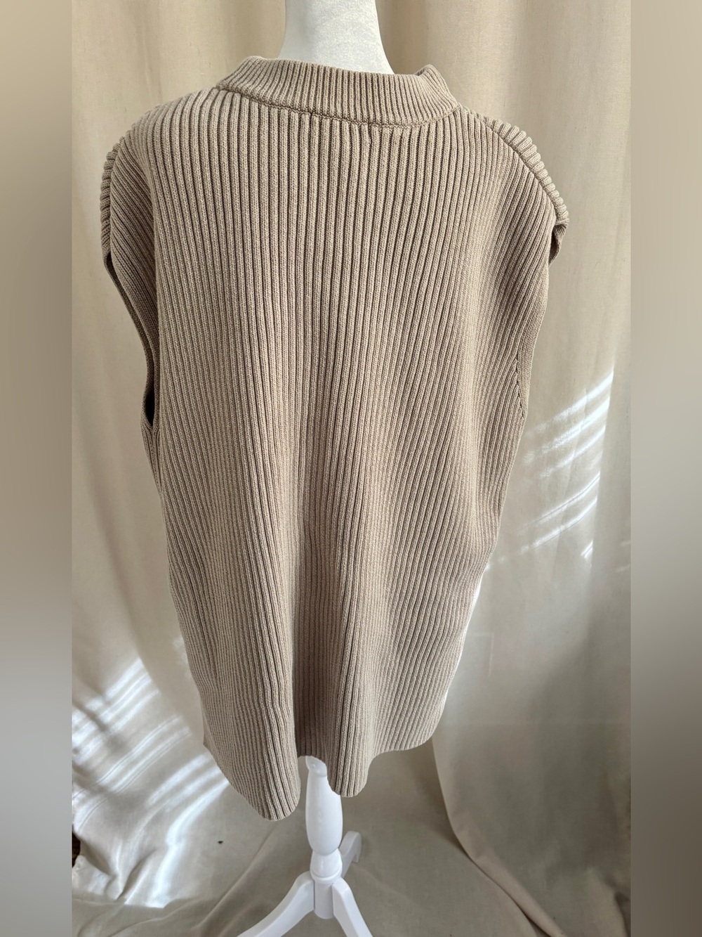 H&M Ribbed Knit Vest — Size XL - Picture 2 of 2